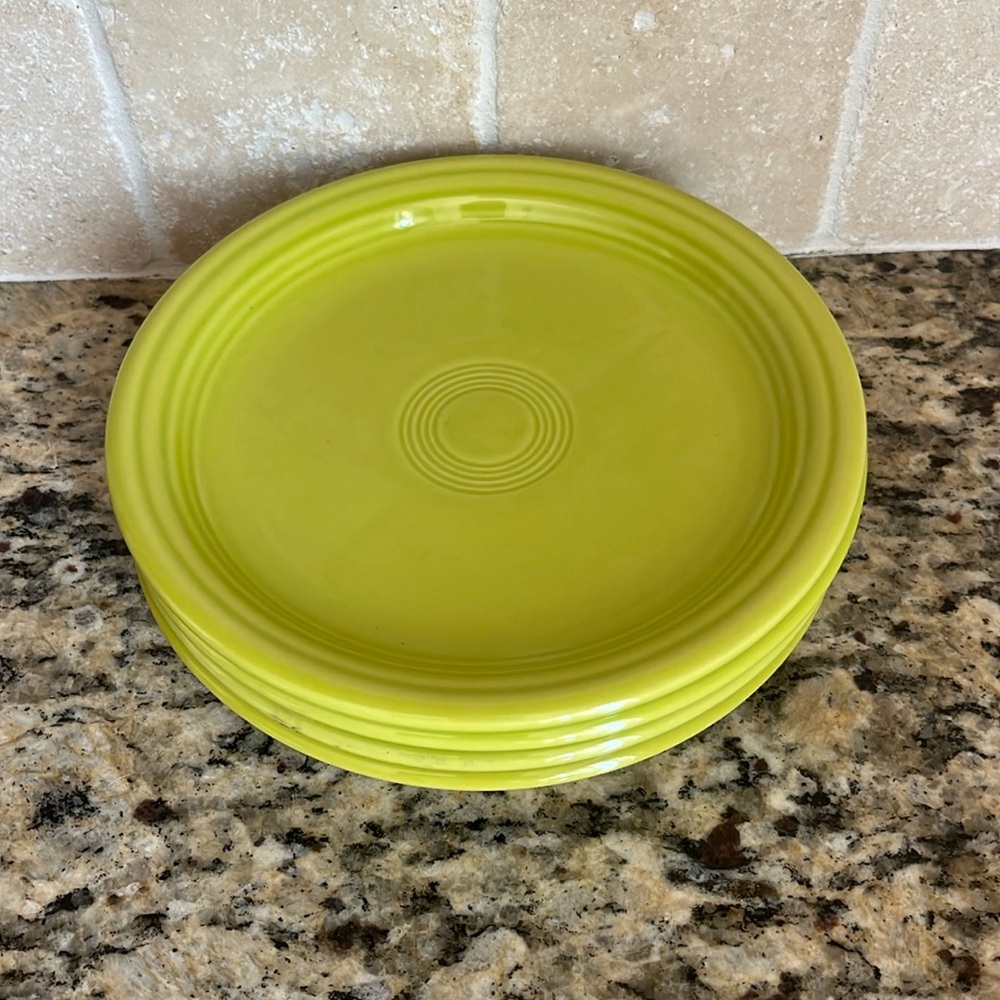 RETIRED VINTAGE FIESTA USA MADE LEAD FREE LEMONGRASS GREEN SALAD DESSERT PLATES